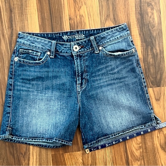 BootHeel Trading Co. Fairfax High Rise Slit Side Denim Jean Shorts – Size 27 - Picture 16 of 16